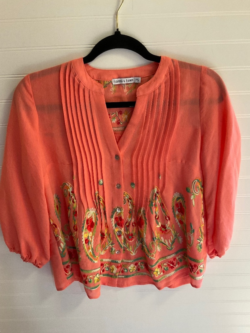 Figueroa & Flower Petite Coral Embroidered Button Front.  Size: S. Pre Owned